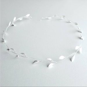 Silver vine hairpiece